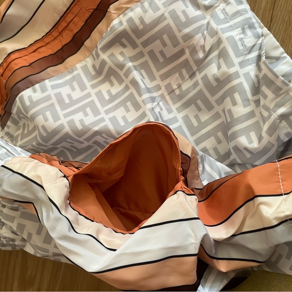 Fendi shorts (Unisex) - Picture 3 of 3